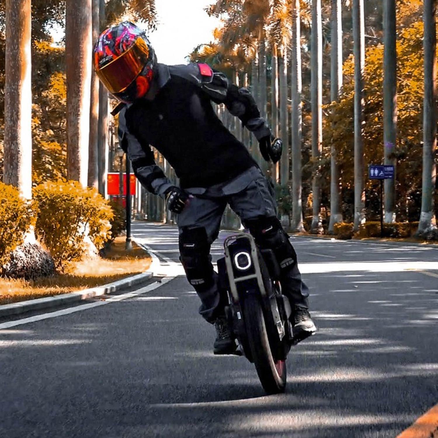 Inmotion Einrad Elektrisch V13 Pro, Erwachsene, Schwarz, Motor 4500W, Reichweite bis zu 150km, Geschwindigkeit auf 25 km/h begrenzt, Luftreifen 22''